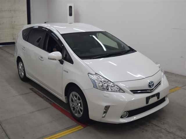 70240 TOYOTA PRIUS ALPHA ZVW41W 2014 г. (MIRIVE Osaka)